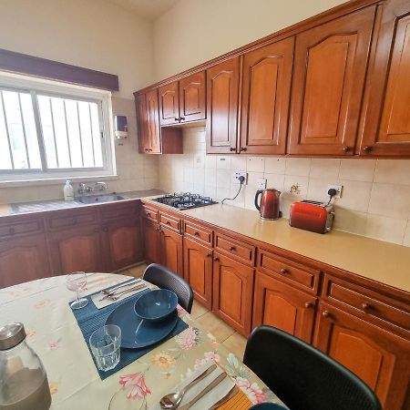 Luxury City Rooms Larnaca Bagian luar foto