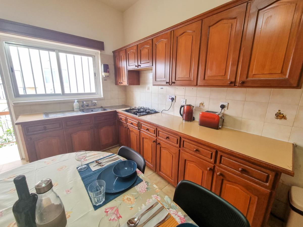 Luxury City Rooms Larnaca Bagian luar foto