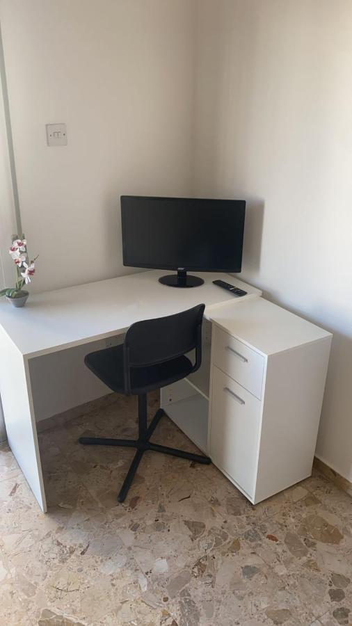 Luxury City Rooms Larnaca Bagian luar foto